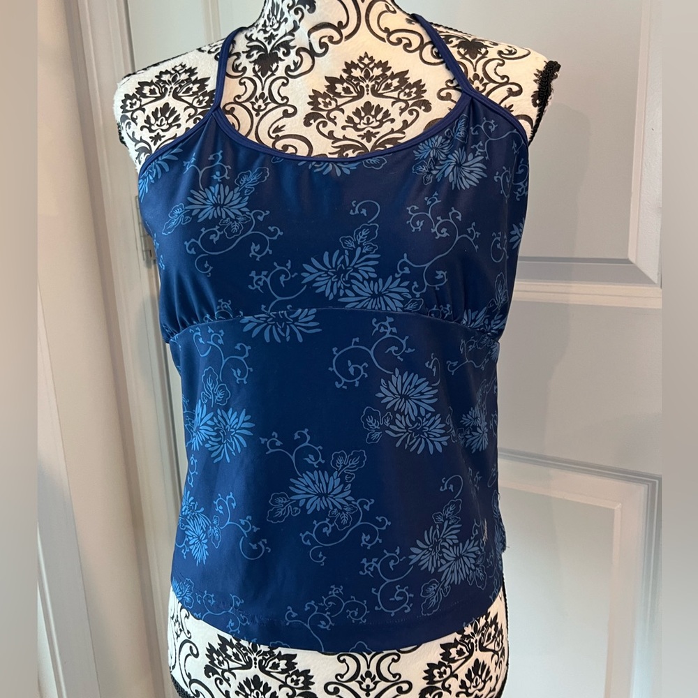Columbia Titanium Floral Blue Women's Top with built in bra. Large